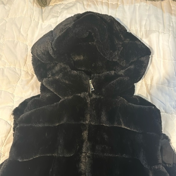Laundry By Shelli Segal Jackets & Blazers - NWT Laundry by Shelli Segal Black Faux Fur Hooded Vest